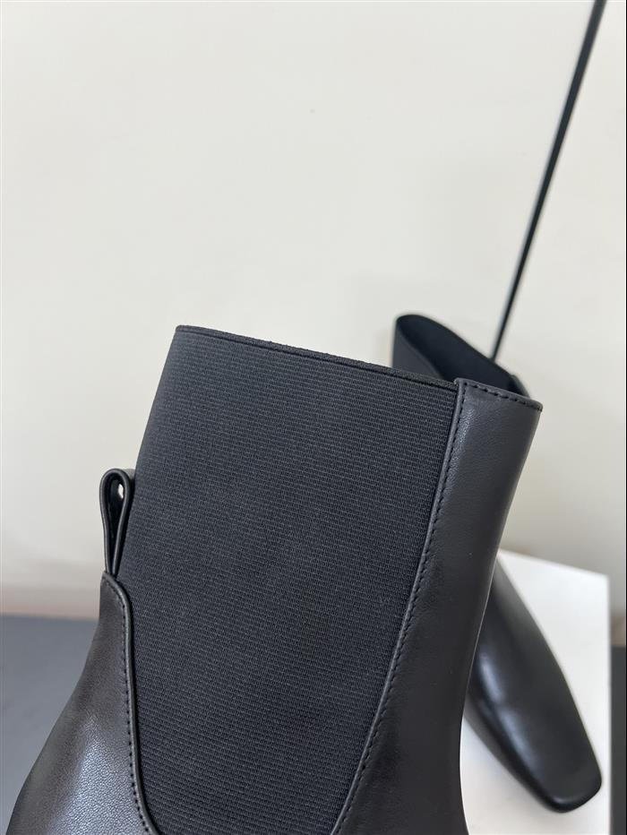 20251128174314384 370